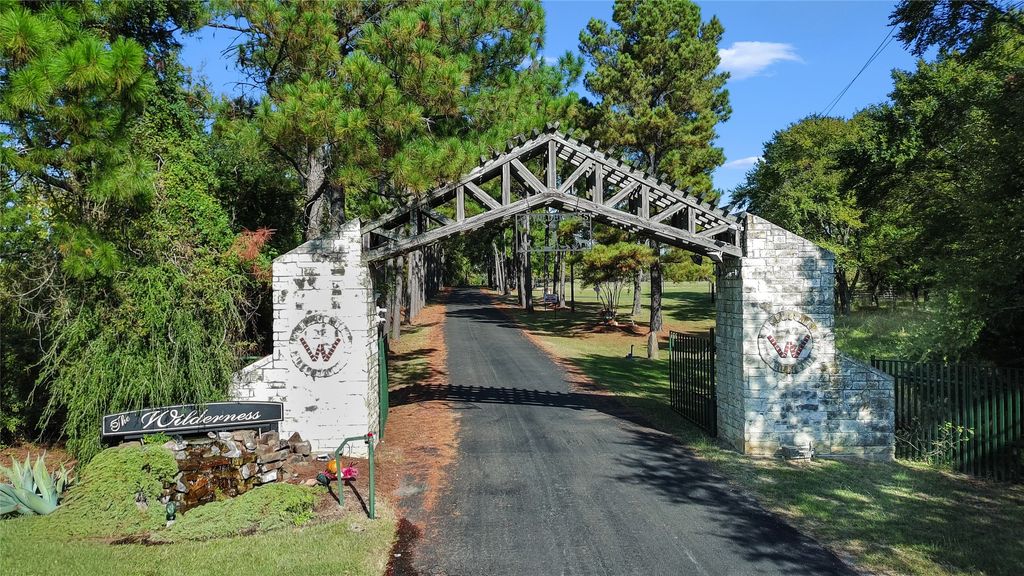 4 Shiloh Road, Streetman, TX 75859