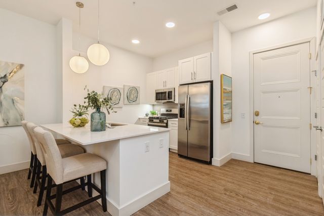 555 Lakeview Parkway 002, Vernon Hills, IL 60061