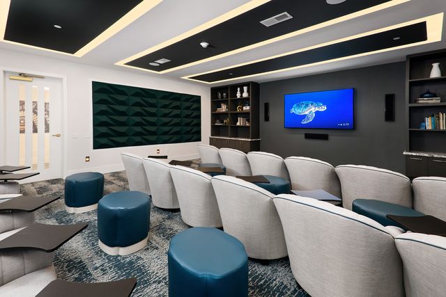 555 Lakeview Parkway 002, Vernon Hills, IL 60061