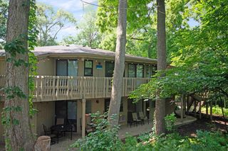 403 Deerpath W #F, Fontana, WI 53125