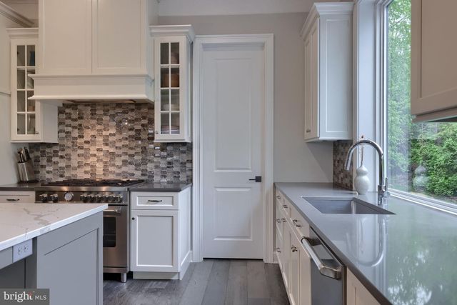 379 SPRING HAVEN DR, Lancaster, PA 17601