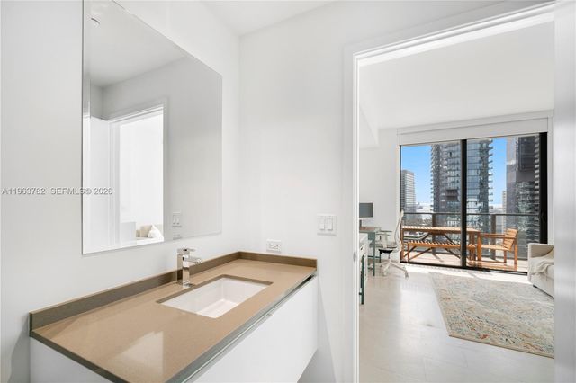 88 SW 7th St 2105, Miami, FL 33130