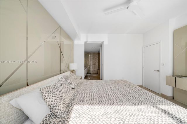 88 SW 7th St 2105, Miami, FL 33130