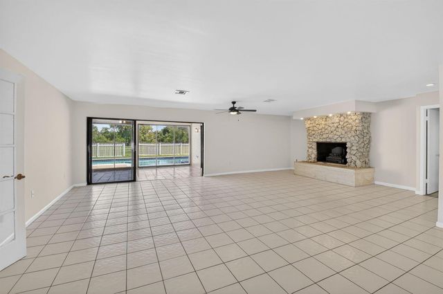 10157 La Reina Road, Delray Beach, FL 33446