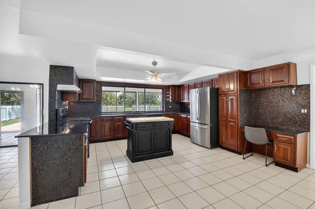 10157 La Reina Road, Delray Beach, FL 33446