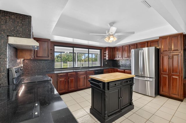 10157 La Reina Road, Delray Beach, FL 33446