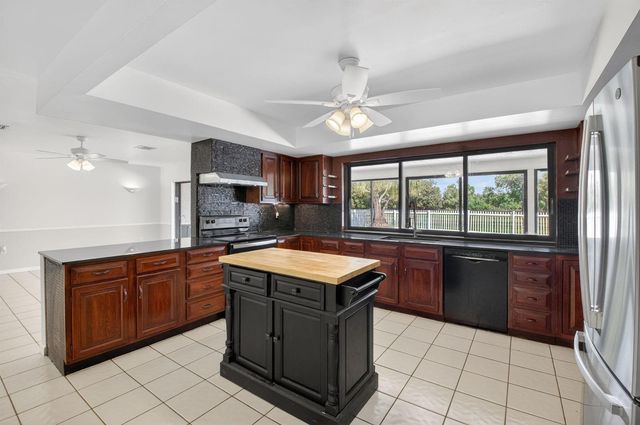 10157 La Reina Road, Delray Beach, FL 33446