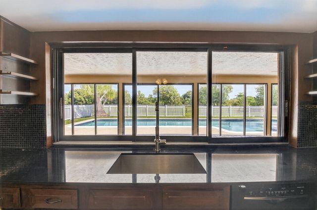 10157 La Reina Road, Delray Beach, FL 33446