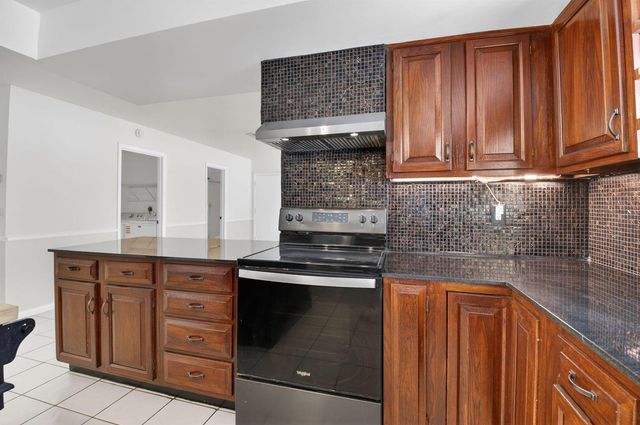 10157 La Reina Road, Delray Beach, FL 33446