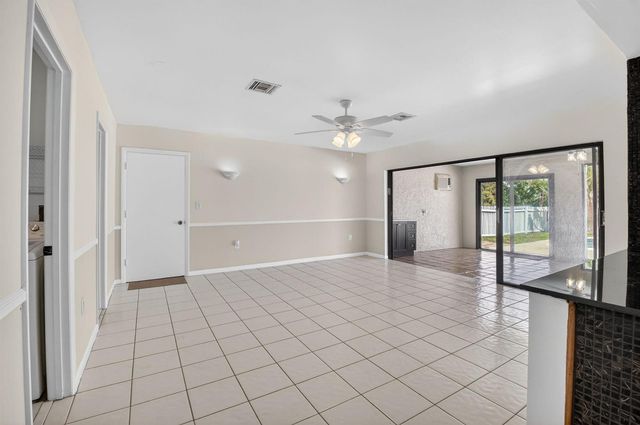 10157 La Reina Road, Delray Beach, FL 33446