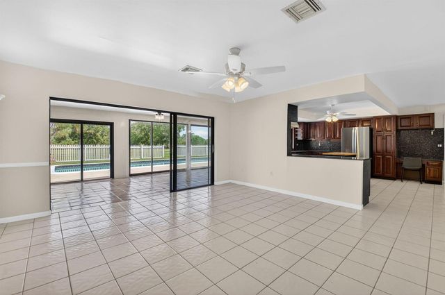 10157 La Reina Road, Delray Beach, FL 33446