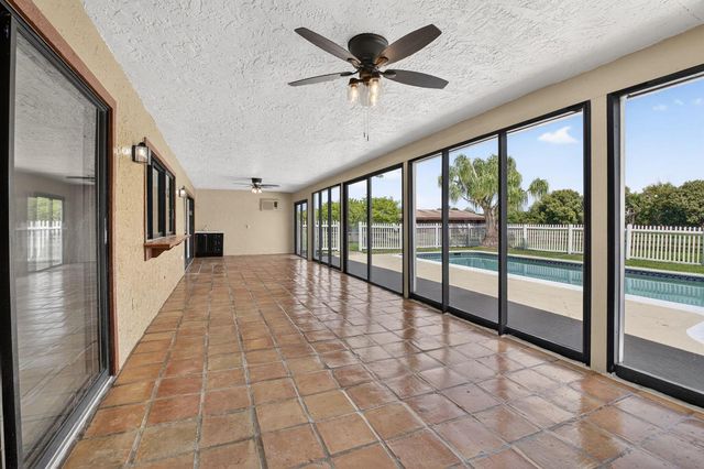 10157 La Reina Road, Delray Beach, FL 33446