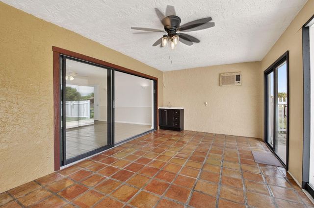 10157 La Reina Road, Delray Beach, FL 33446
