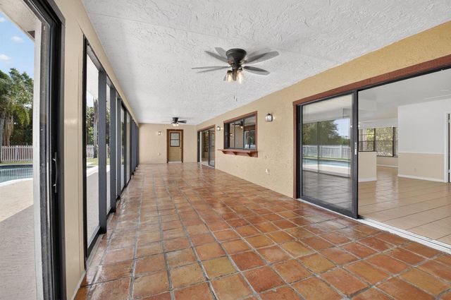 10157 La Reina Road, Delray Beach, FL 33446