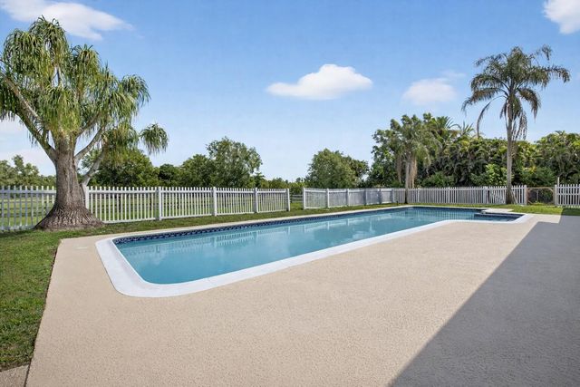 10157 La Reina Road, Delray Beach, FL 33446