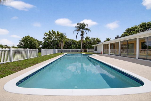 10157 La Reina Road, Delray Beach, FL 33446