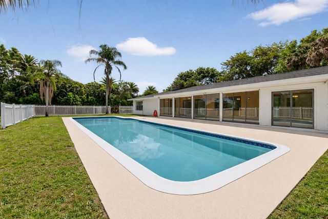 10157 La Reina Road, Delray Beach, FL 33446