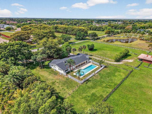 10157 La Reina Road, Delray Beach, FL 33446