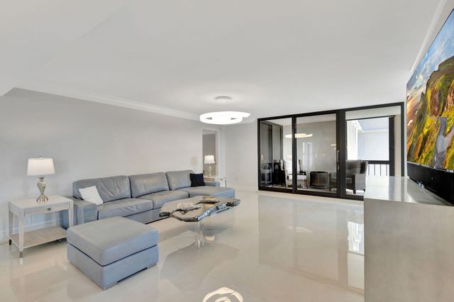 5380 N Ocean Drive 5a, Singer Island, FL 33404