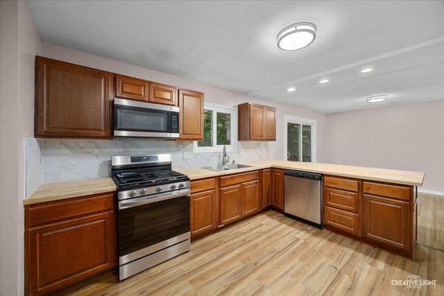510 N Van Buren Street, East Dundee, IL 60118
