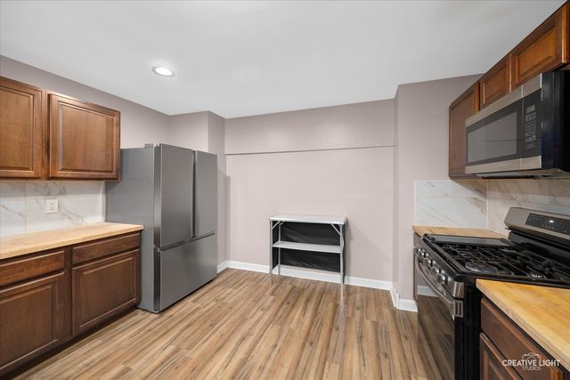 510 N Van Buren Street, East Dundee, IL 60118