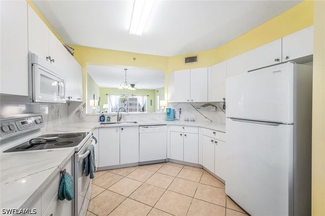 7822 Great Heron WAY 206, Naples, FL 34104