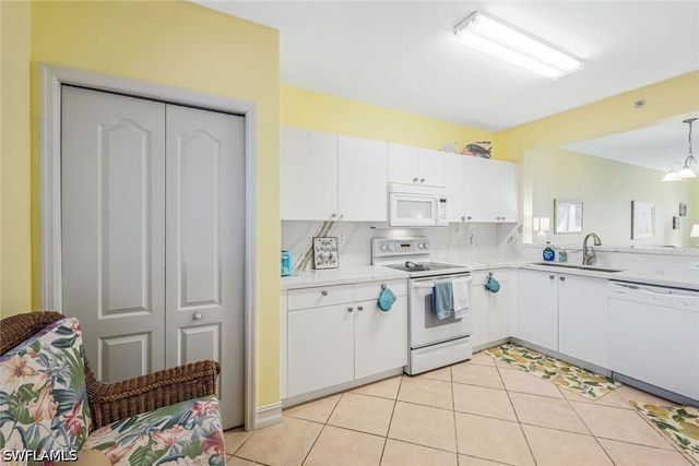 7822 Great Heron WAY 206, Naples, FL 34104