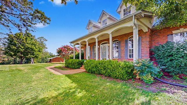 623 Shun Pike, Cottontown, TN 37048