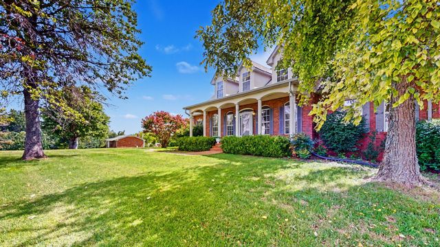 623 Shun Pike, Cottontown, TN 37048