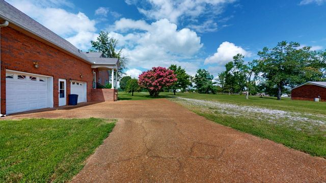 623 Shun Pike, Cottontown, TN 37048