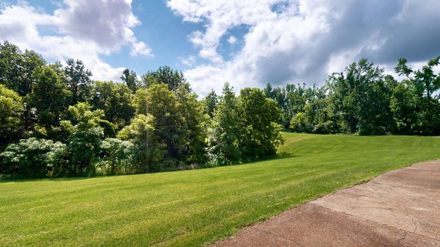623 Shun Pike, Cottontown, TN 37048