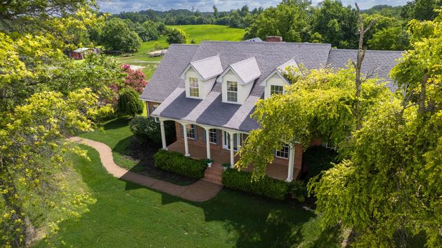 623 Shun Pike, Cottontown, TN 37048