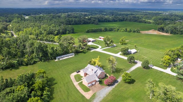 623 Shun Pike, Cottontown, TN 37048