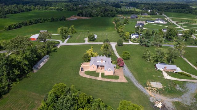 623 Shun Pike, Cottontown, TN 37048
