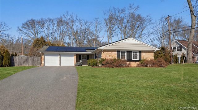 59 Sycamore Circle, Stony Brook, NY 11790