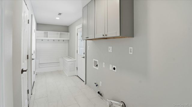 59 Sycamore Circle, Stony Brook, NY 11790