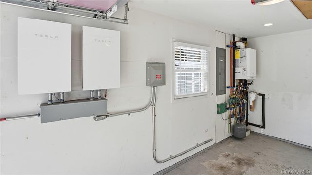 59 Sycamore Circle, Stony Brook, NY 11790