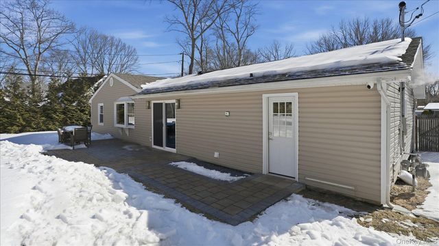 59 Sycamore Circle, Stony Brook, NY 11790