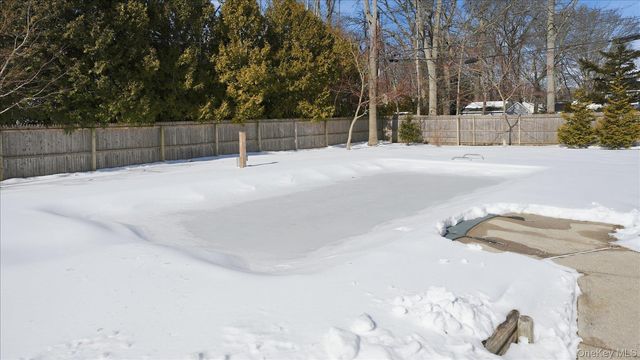 59 Sycamore Circle, Stony Brook, NY 11790