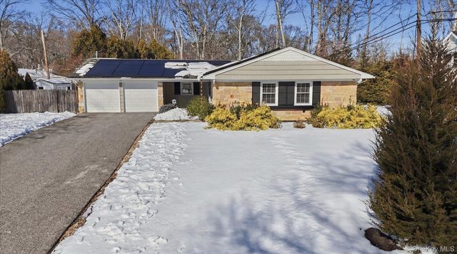 59 Sycamore Circle, Stony Brook, NY 11790