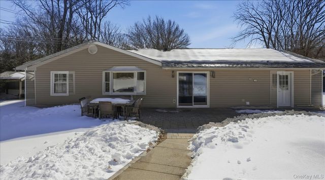 59 Sycamore Circle, Stony Brook, NY 11790