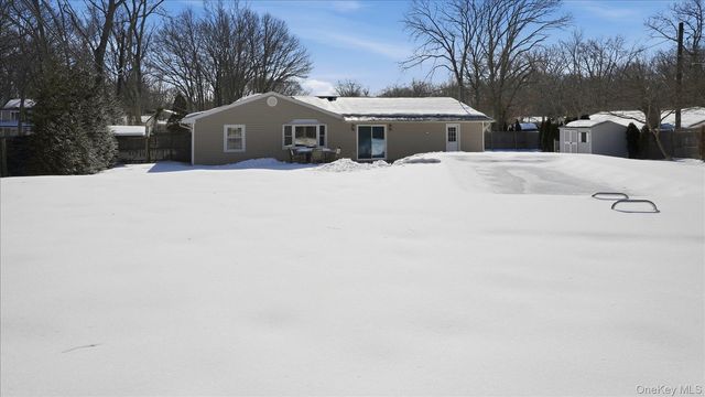 59 Sycamore Circle, Stony Brook, NY 11790