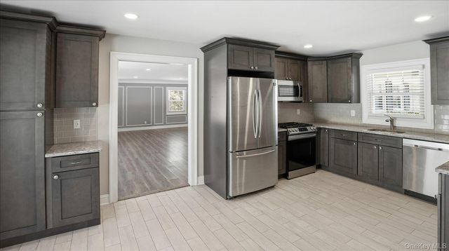 59 Sycamore Circle, Stony Brook, NY 11790