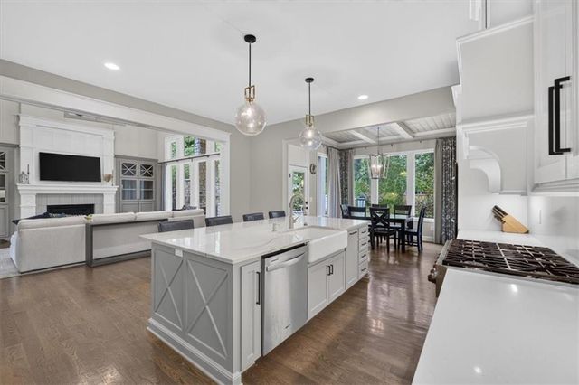 5008 W 141st Terrace, Leawood, KS 66224