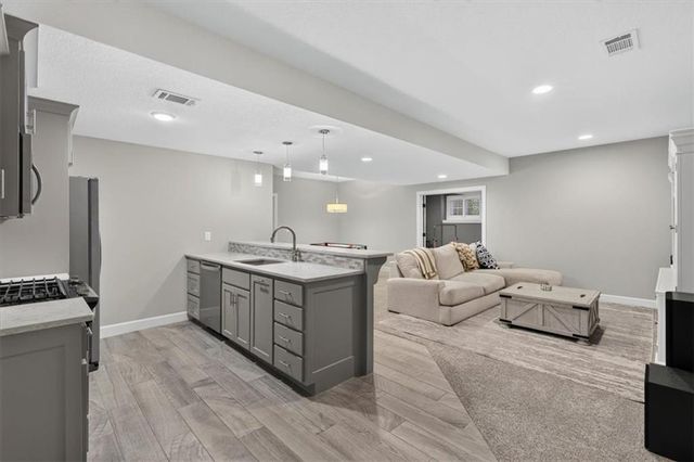 5008 W 141st Terrace, Leawood, KS 66224