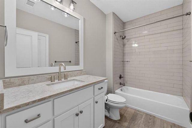 5008 W 141st Terrace, Leawood, KS 66224
