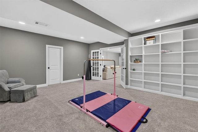 5008 W 141st Terrace, Leawood, KS 66224