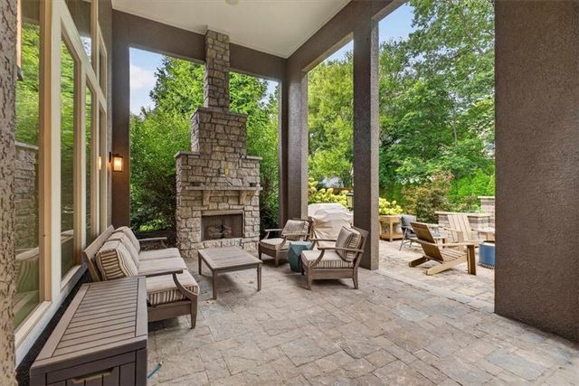5008 W 141st Terrace, Leawood, KS 66224