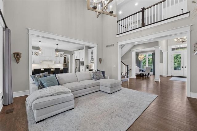 5008 W 141st Terrace, Leawood, KS 66224