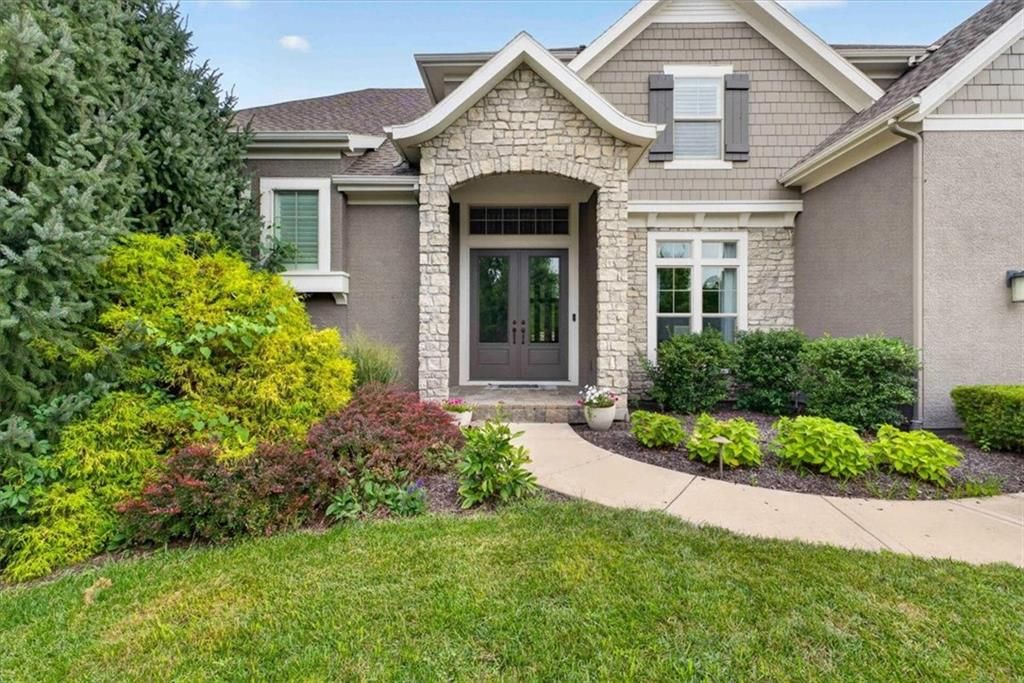 5008 W 141st Terrace, Leawood, KS 66224